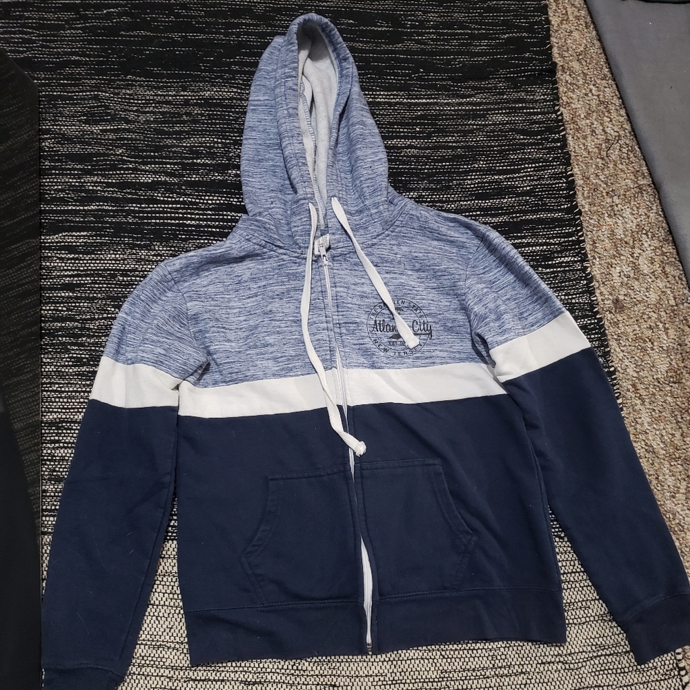Size S Atlantic City Zip-up Hoodie
